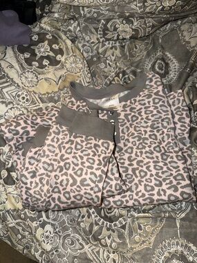 Serra Pink and Gray Leopard Print Lounge Set